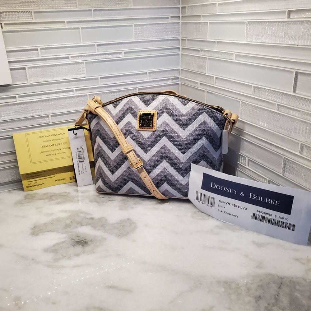 NWT Dooney and Bourke Suki Chevron Crossbody Black, White & Gray Chevron